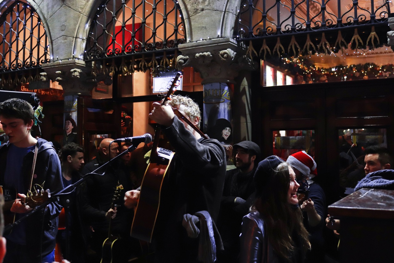 24 December 2017 // Dublin, IE // Christmas Eve Busk — order in the sound
